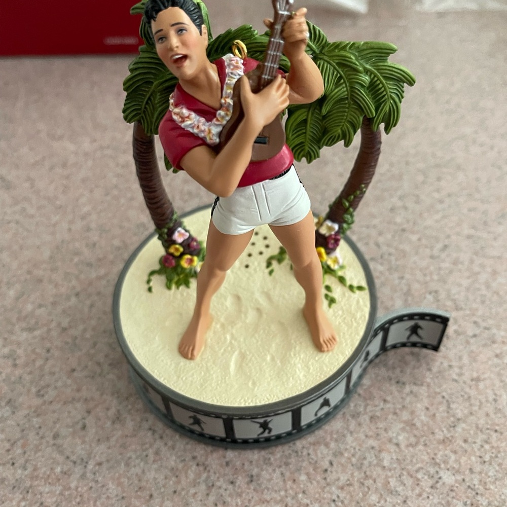 Elvis Hallmark Ornament 2002 - Picture 5 of 10